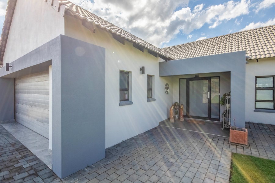 3 Bedroom Property for Sale in WestLake Country Safari Estate North West